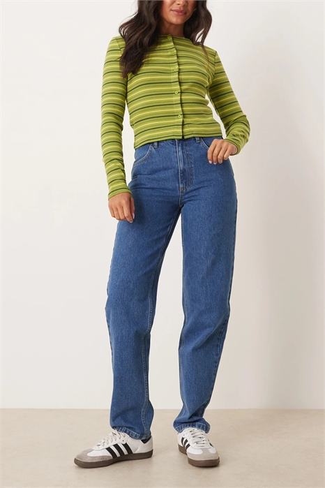 Джинсы средней посадки с зауженными прямыми брючинами и эластичной тканью для комфорта артикул 150599221