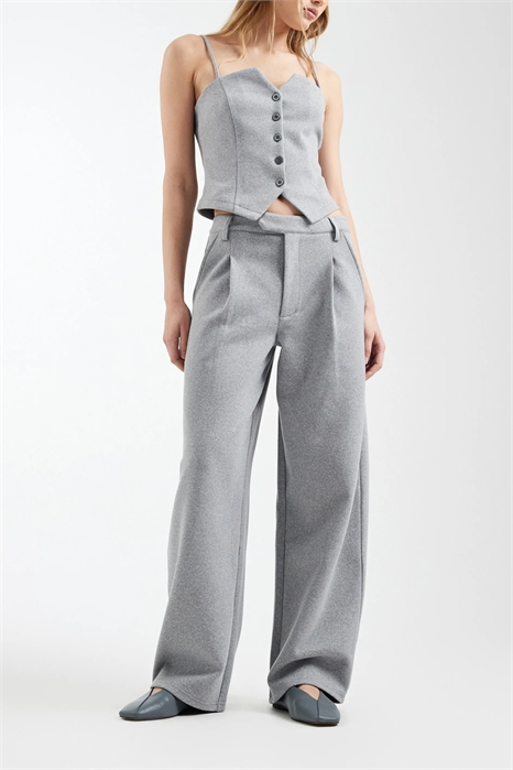 Брюки с зауженными брючинами и отпаренными штанинами артикул 150079159