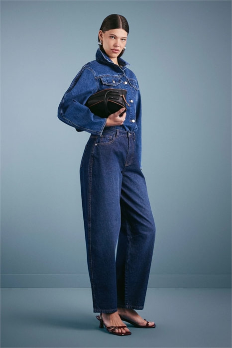 Джинсы с расклешенными штанинами артикул 147195428