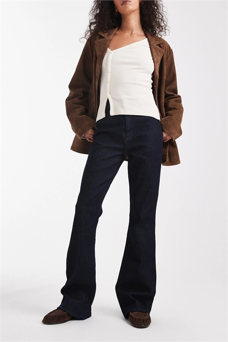 Джинсы с расклешенным кроем и карманами спереди артикул 152320841