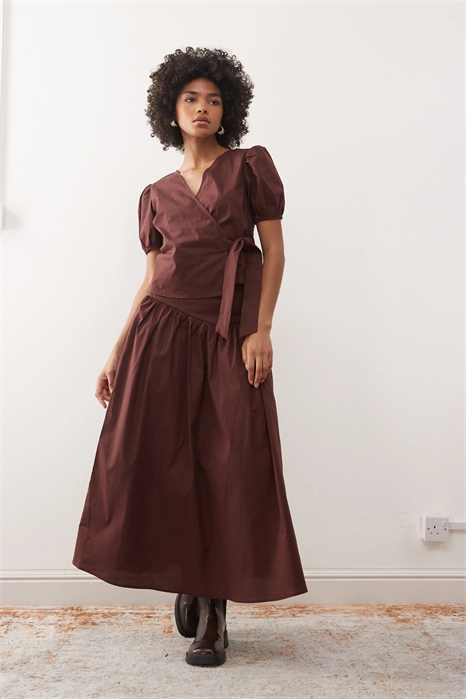 Юбка средней длины с заниженной талией артикул 150002487