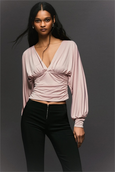 Топ с рюшами и длинными рукавами артикул 155806946