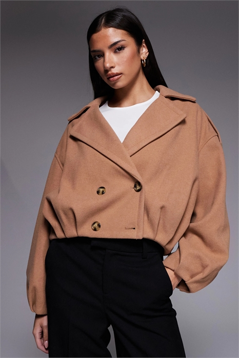 Короткая куртка с волнистым подолом, имитирующая шерсть артикул 154689720