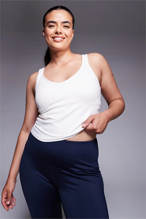 Мягкая майка с плавной линией выреза и встроенным бюстгальтером артикул 148448987