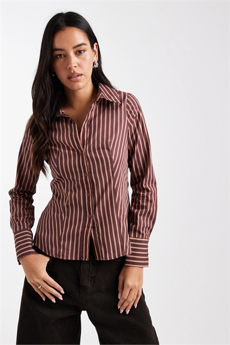 Рубашка-приталенка из поплина артикул 152594672