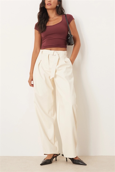 Брюки из искусственной кожи с плиссированными широкими брючинами и ремнем артикул 148300913