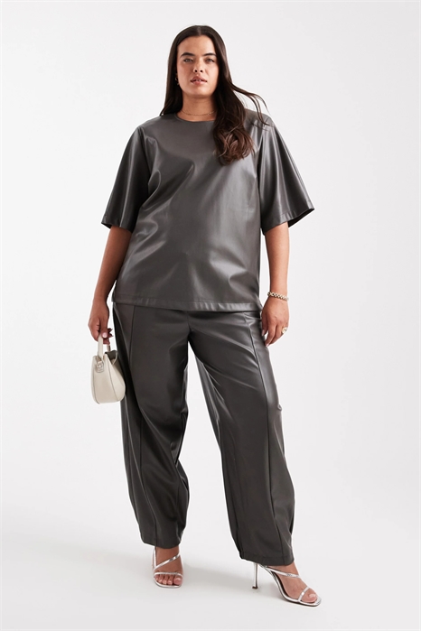 ASOS DESIGN Curve — брюки с широкими брючинами из искусственной кожи, надеваемые через голову co-ord артикул 147969731