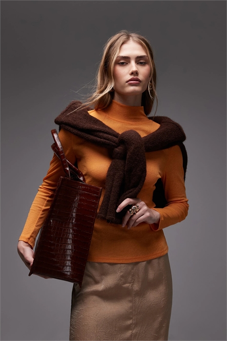 Приталенная рубашка-поло с длинными рукавами артикул 153662166