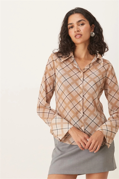 Приталенная рубашка артикул 150597032