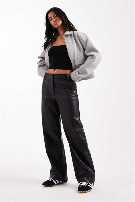 Брюки из искусственной кожи с прямыми брючинами артикул 148603168