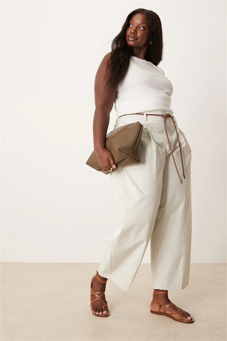 ASOS DESIGN Curve: брюки с зауженным кроем и глубокими складками артикул 141185816