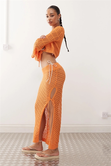 Макси-юбка, связанная крючком, с разрезом сбоку и завязками артикул 140413127