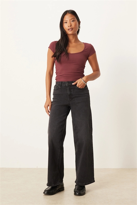 Джинсы с высокой талией и широкими брючинами артикул 143696540