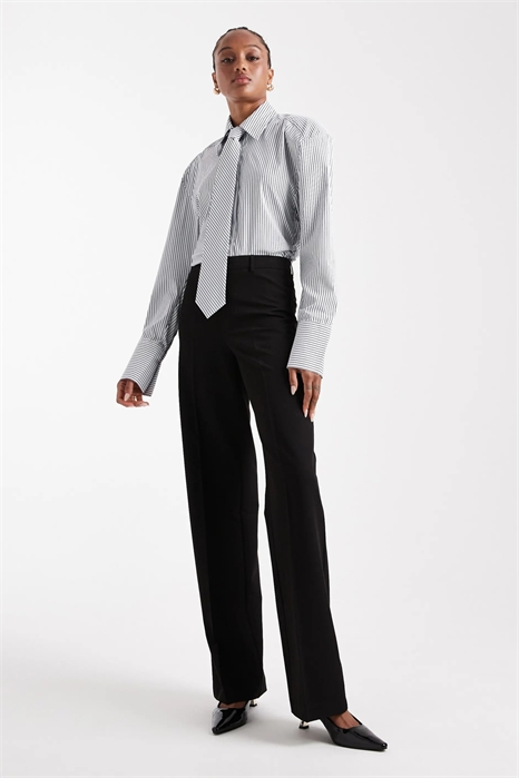 Прямые элегантные брюки с отложной складкой спереди артикул 149660819