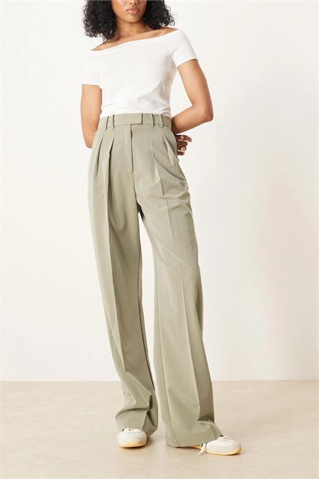 Высокие брюки с широкими брючинами и складками артикул 140860380