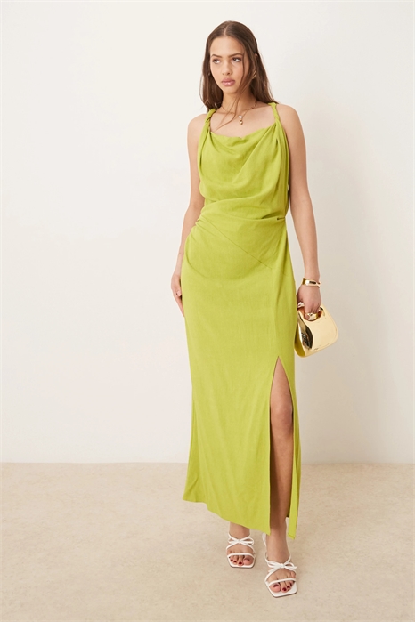 Платье средней длины из льна с закрученными плечами и рюшами артикул 141270651