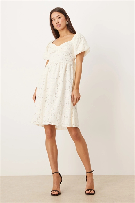 Мини-платье с короткими рукавами, вырезом «сердце» и бантиком артикул 154696808