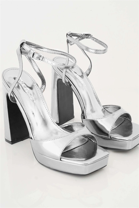 Туфли на платформе с открытым носком и зеркальным эффектом артикул 146773087