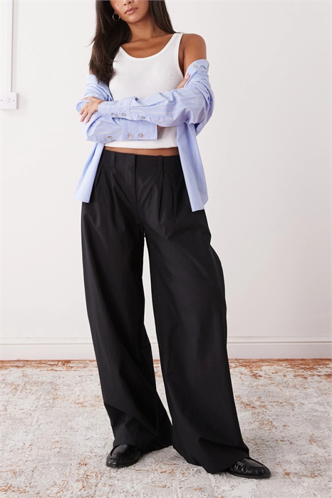 Брюки с очень широкими штанинами и складками артикул 149514576