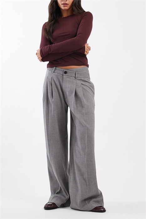 Брюки с заниженной талией и широкими брючинами, сшитые на заказ, с асимметричным поясом артикул 149051648