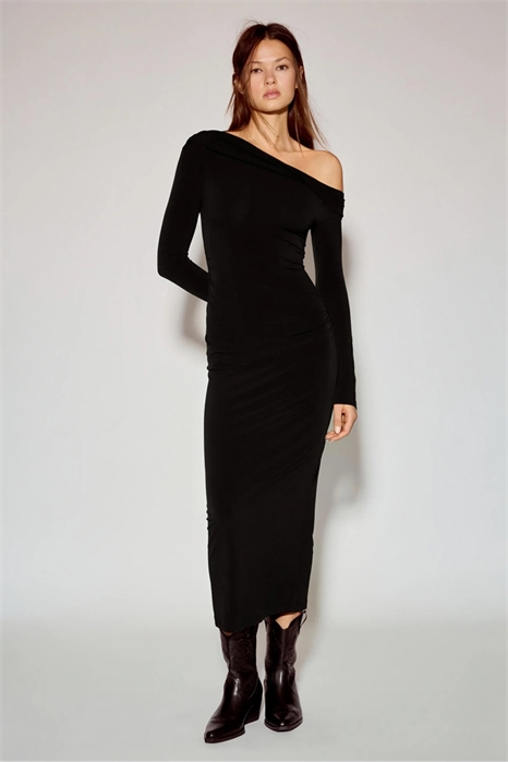 Платье средней длины с вырезом «под Бардо» артикул 154899737