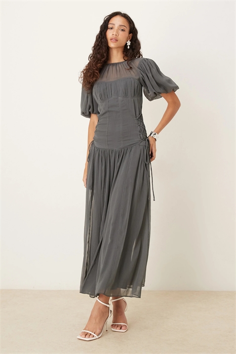 Шифоновое платье средней длины с буффами артикул 148917529