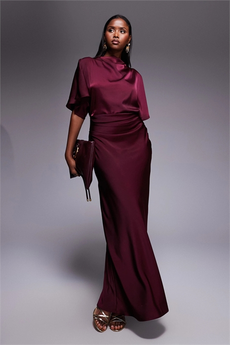 Атласное макси-платье-блузон с высоким воротником и рукавами-крылышками артикул 152152872