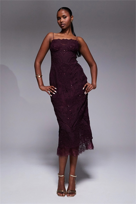 Платье средней длины из кружева с вышивкой в виде ракушек и пайетками артикул 149966239