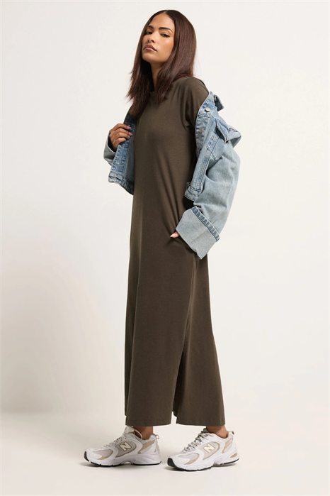 Короткое футболочное платье артикул 156609811