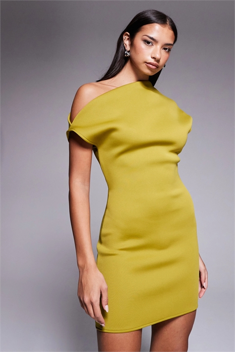 Мини-платье с асимметричным вырезом артикул 151481660