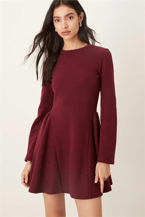 Сверхмягкое мини-платье с длинными рукавами и годетами артикул 149833832