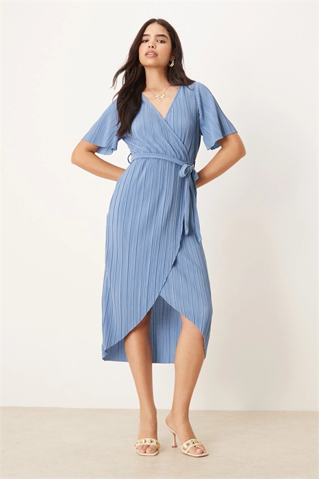 Плиссированное платье-миди с запахом артикул 142394487