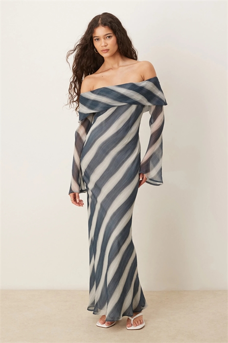 Платье-миди с отложным вырезом артикул 146855377