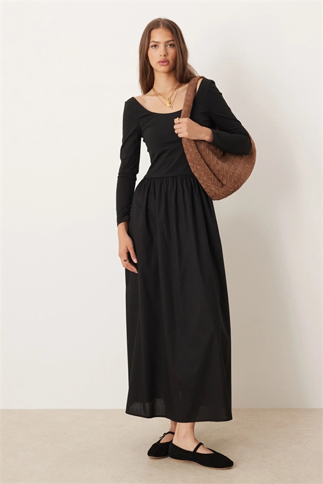 Гибридное платье средней длины с длинными рукавами артикул 149269060