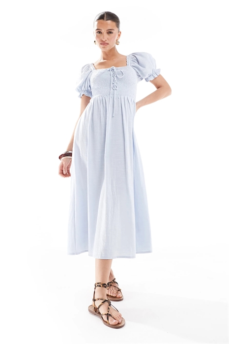 Платье средней длины с драпировкой и завязками спереди артикул 144440060