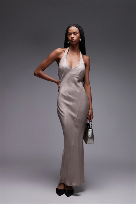 Макси-платье из атласа с косым вырезом артикул 150930948