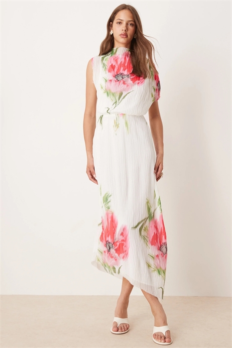 Платье средней длины с высоким воротником и фактурной гофрированной тканью, с открытой спиной артикул 143245746