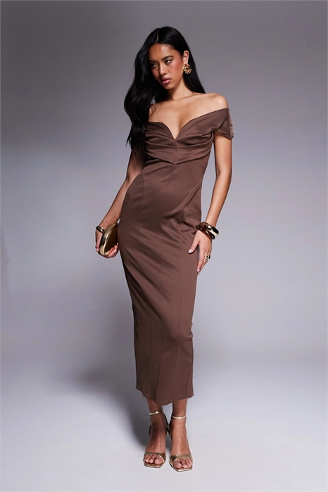 Платье-карандаш средней длины с вырезом «бардо» и декоративными швами артикул 143503091