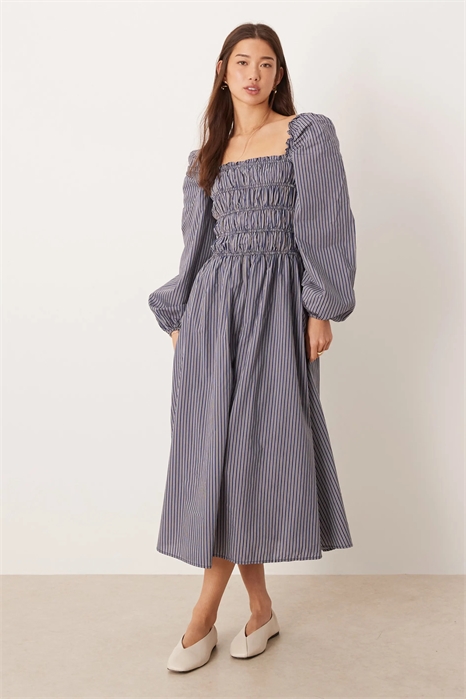 Макси-платье с длинными рукавами и сборками артикул 153490054