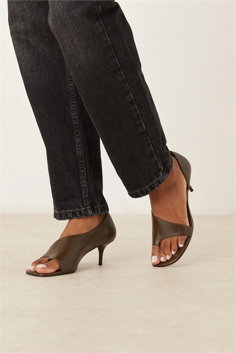 Сандалии на каблуке с вырезами, изготовленные из 100% кожи артикул 150203877