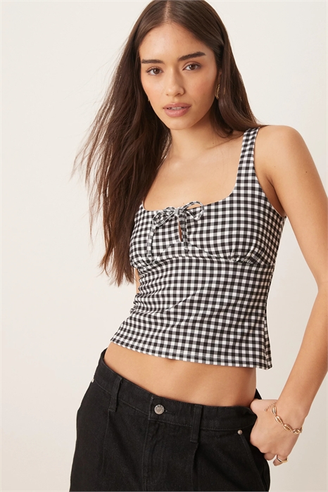 Топ с рюшами на груди и завязками артикул 148448731