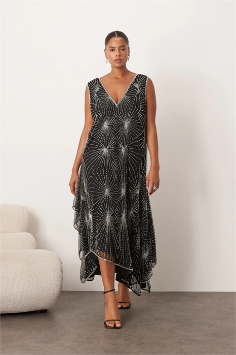 Асимметричное платье средней длины с линейными декоративными элементами артикул 147406848