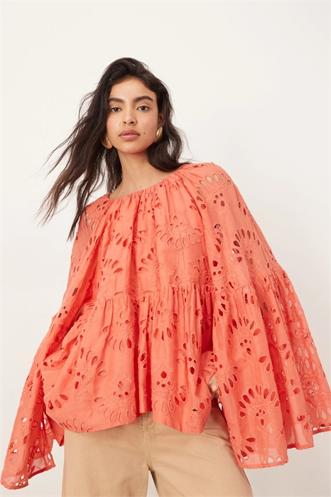 Блузка свободного кроя из органды с вышивкой артикул 140697633