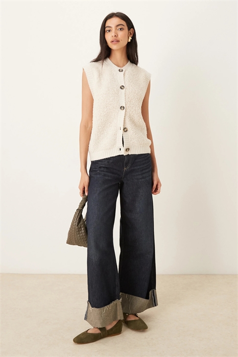 Пушистый вязаный жилет на пуговицах артикул 151090977