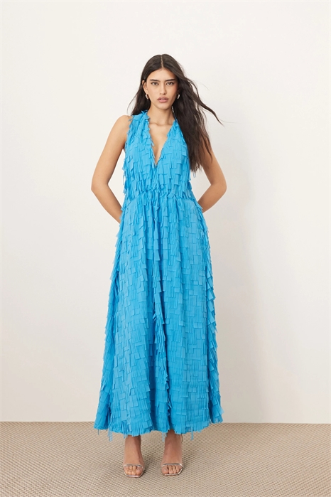 Макси-платье трапециевидного кроя с текстурированной тканью и вырезом за шеей, выполненное методом лазерной резки артикул 138032956