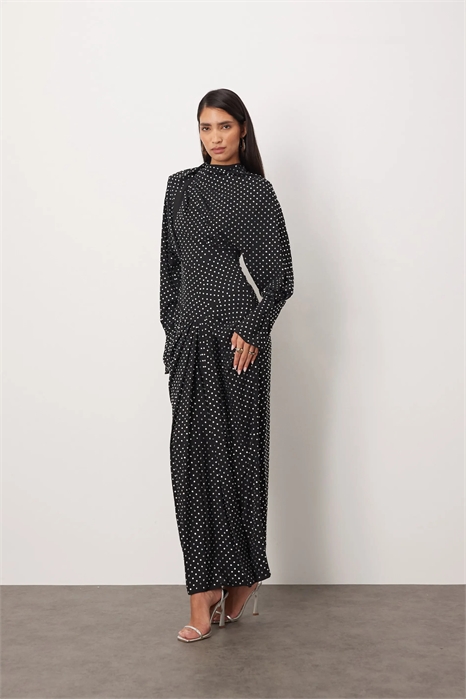 Макси-платье с драпированным вырезом, выразительными плечами и открытой спиной, украшенное стразами артикул 149429769