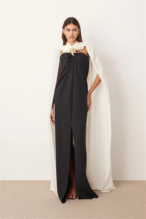 Макси-платье из крепа с драпировкой на спине контрастного цвета артикул 143420987