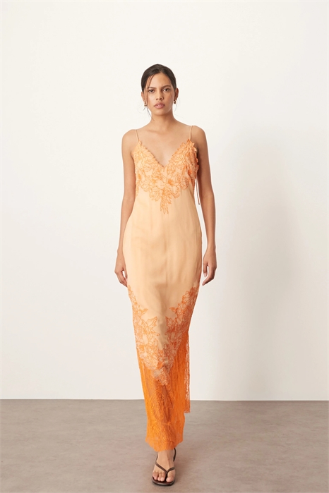 Макси-платье-камизолька с аппликациями, вышивкой и кружевными вставками артикул 144437574