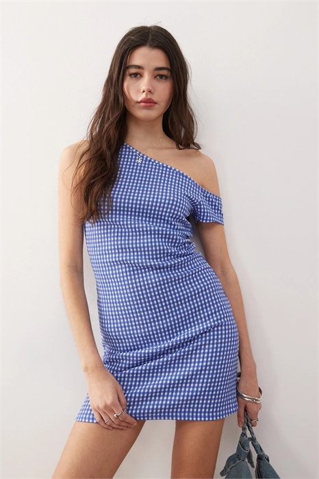 Мини-платье в клетку с открытыми плечами артикул 147084611