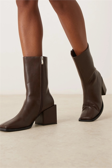 Ботинки на широком каблуке с квадратным носком артикул 147630336